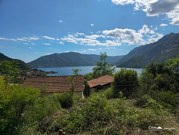 Plot with panoramic sea view in Risan, Montenegro — 910 m²